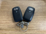 【スマートキー】 スマートキーを携帯していれば、ドアハンドルのボタンを押すだけでロックの解除ができます。