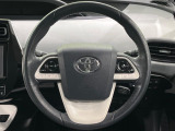 【純正革巻きステアリング】上質な革を使用することで、手にしっかり馴染みとても運転しやすいハンドルです♪
