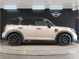 ☆MINIの車の始まりは大人四人がギリギリ乗れるコンパクトな車です!!今となっては3ナンバーですが、もともとは5ナンバーの車でした!!