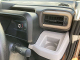 運転席ドリンクホルダー