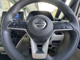 ステアリングスイッチ付き♪ナビの音量調整などもハンドルのスイッチででき、便利です★