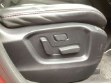 運転席シートはメモリー機能付10Wayパワーシートです。