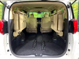 普段のお買い物や通勤、送迎等に十分な荷室スペースを確保しております。セカンドシートを倒すと、大きな荷物の積載も可能です♪