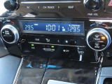 デュアルオートエアコン搭載☆運転席と助手席でエアコンが独立しているのでドライバーも同乗者もより快適にドライブができます♪