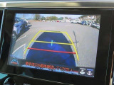 バックモニター付きでガイドラインがモニターに表示され、車庫入れや縦列駐車などの際に役立ちます!