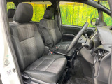 運転席シート廻りは使用感も少なく、良好な状態となっています。前オーナー様が丁寧に使っていたことがよくわかりますね。