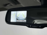 バックミラーにサイドカメラの表示も可能です!