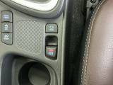 パーキングブレーキはスマートな電子制御式と合わせて渋滞時等にブレーキペダルから足を離しても停車状態を保持してくれるオートブレーキホールド機能で運転が楽になります。スタートはアクセルペダルを踏むだけ