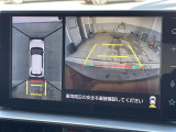 【パノラミックビューモニター】クルマを真上から見下ろした視点で駐車をサポートします!クルマの斜め後ろや真横など、いち早く障害物に気が付くことができます。