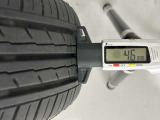 夏タイヤの残り溝は4.6mmです。スリップラインからは3.1mmとなっております。