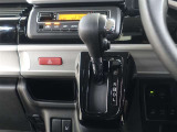 ストレート式のシフトレバーを採用しております♪シンプルなので、誰でも使いやすいですネ☆