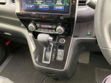 インパネにシフトレバーが付いてて操作もし易いです!