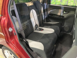 後部座席も気になるようなキズ・汚れやへたり等、大きなダメージはなく、良好な状態です。