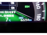 撮影時の走行距離は約6.2万kmです。安心のロングラン保証付きです。