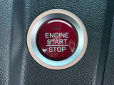 エンジンのスタート/ストップはプッシュボタンで行います。