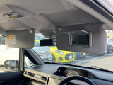 運転席にはミラー付きサンバイザーを装備☆