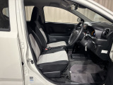 フロントシートは調整機能も細かく設定され、どんな体格にもフィット!!長距離でも快適なドライブをお楽しみ頂けます!