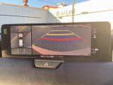 【360度モニター】クルマの前後左右に備えたカメラを活用し、トップビュー・フロントビュー・リアビュー・左右サイドビューの映像をセンターディスプレイに表示し、確認しづらいエリアの安全確認をサポート!