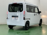 プライバシーガラスが装備されています。外を見るときには気にならずに、後方車両からは車内が見えにくくなってます