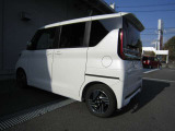 紫外線をカットし車内のプライバシーも守ってくれるプライバシーガラスも装備!