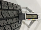 冬タイヤの残り溝は7.4mmです。スリップラインからは5.8mmとなっております。