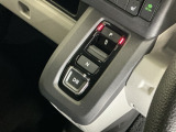 ATセレクトレバーの代わりに指先で操作するエレクトリックギアセレクターを採用。スマートな操作が楽しめます