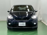 LEDヘッドライトを装備しています。LEDヘッドライトはとても明るく、雨の日や夜間走行も安全・安心です。オートライトコントロール付きで周囲の明るさに応じて自動で点灯・消灯します