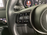 ステアリングにオーディオ操作スイッチが付いています。オーディオ画面に直接タッチしなくても操作が出来ますので、運転に集中できます。