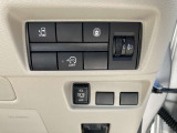 さまざまな安全機能の設定ボタンが一箇所にまとまっているからとても使いやすいです!運転席からでもスライドドアの操作が可能です