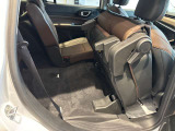 自動車保険について。正規ディーラーだけの特別なブランド保険に加入いただけます。基本補償に加え5つの項目をカバーする「プレミアムプラス」と、長期契約による安定した保険料で、さらなる安心と満足を提供します