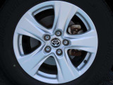 純正アルミホイール☆デザイン性と軽量化を両立させています!燃費も向上させてくれます♪