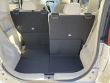 スライドさせラゲッジスペースを広げることも出来ます