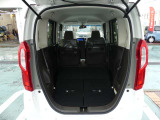 簡単に収納出来る後部座席。広大な空間が出現します。シートアレンジが多彩な点も特徴です。レジャー用品もたっぷりと積み込め、休日の過ごし方の楽しみを拡げてくれます。