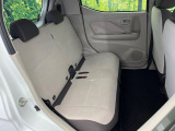 後部座席も気になるようなキズ・汚れやへたり等、大きなダメージはなく、良好な状態です。