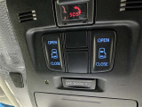 急な体調不良時も、ヘルプネットボタンを押すだけでヘルプネットセンターのオペレーターにつながります。サービスの詳細は販売店スタッフまでおたずねください。