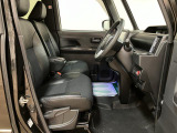 運転席も広々としています♪