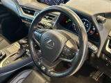 UX 250h Fスポーツ 4WD 本革シート