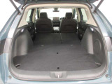 後部座席を倒すとさらに広く!長いお荷物なども載せられます♪