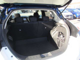 深さのあるラゲッジスペース。後部座席を前方にたたむことでより大きな荷物スペースが作りだせます。