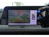 リヤビューカメラ:車両後方の映像を映し出し、画面にはガイドラインが表示され、車庫入れや縦列駐車を容易にしてくれます♪