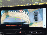 【パノラミックビューモニター】専用のカメラにより、上から見下ろしたような視点で360度クルマの周囲を確認することができます☆死角部分も確認しやすく、狭い場所での切り返しや駐車もスムーズに行えます。