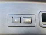 リヤゲートはパワーバックドアです!スイッチで開閉が出来て週末のお買い物にも便利です!