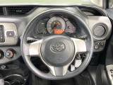 インテリアに合わせたデザインのステアリングは、運転される方のことも考え、運転しやすい形状、大きさです。是非一度、実際に触ってお確かめください。