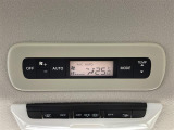 【後席エアコン】後席にもエアコンがついておりますので、車内全体を快適な温度に調節いただけます♪