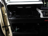 助手席側のインパネにも収納場所確保☆車検証や取扱い説明書を収納できます♪