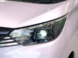 【LEDヘッドライト】悪天候や夜間走行時も良好な視界を確保し安心して運転できる高輝度LEDヘッドライトを装備!点灯速度が早く、消費電力も抑えられています。