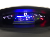 真ん中にデジタルのスピードメーターがあり、見やすいです!!