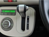 インパネシフトのオートマチックトランスミッションを装備しております。