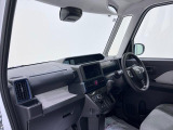 ダイハツのお店では、ダイハツ車を知り尽くしたプロフェッショナルが、専用の診断機器を使って各システムを点検しております。