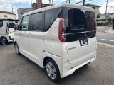 後ろ姿とサイドのバランスが分かる一枚。テール周りの印象や角の状態、荷室のイメージも掴めます。